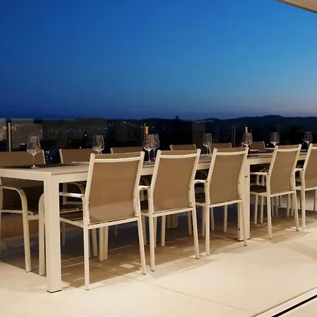 Luxury With Heated Pool For 12 To 14 People Villa *