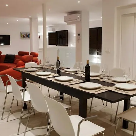 וילה Luxury With Heated Pool For 12 To 14 People פואנגירולה