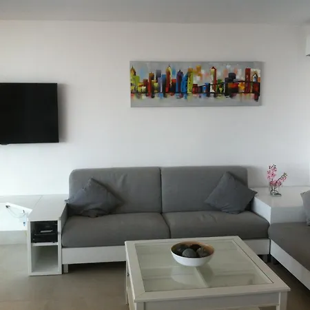 Luxury With Heated Pool For 12 To 14 People