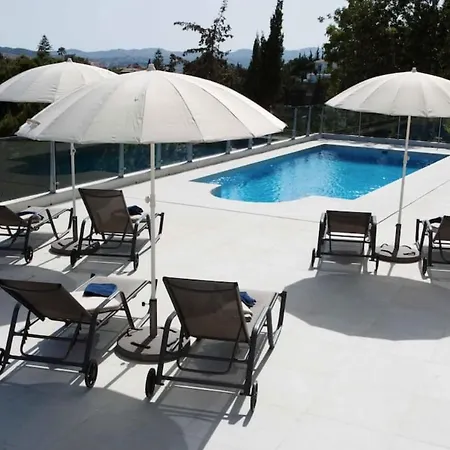 Luxury With Heated Pool For 12 To 14 People