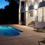 Villa Luxury With Heated Pool For 12 To 14 People *