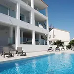 Villa Luxury With Heated Pool For 12 To 14 People
