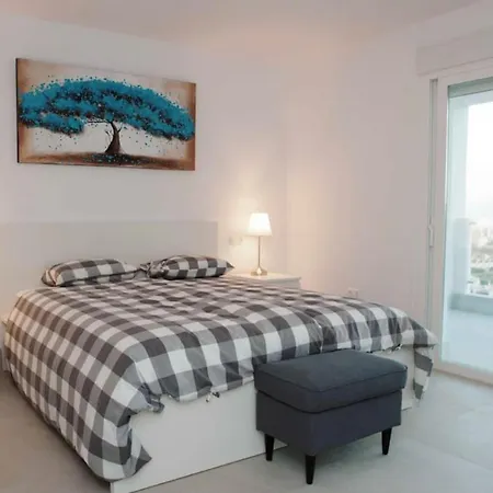 Villa Luxury With Heated Pool For 12 To 14 People