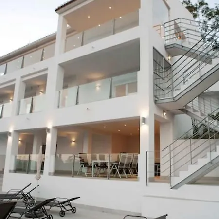 Luxury With Heated Pool For 12 To 14 People *