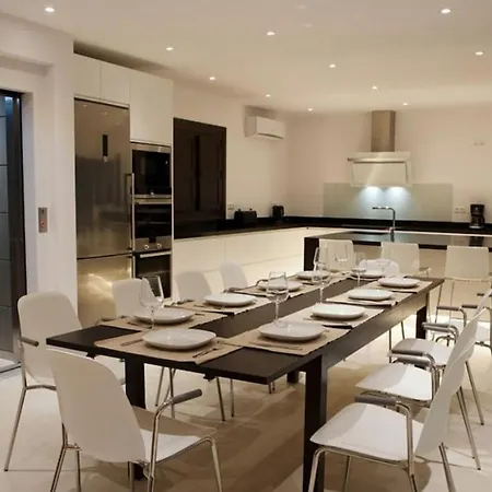 Villa Luxury With Heated Pool For 12 To 14 People
