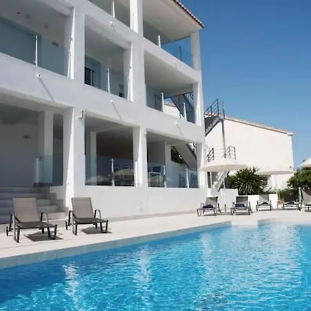 Villa Luxury With Heated Pool For 12 To 14 People