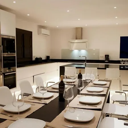Luxury With Heated Pool For 12 To 14 People *