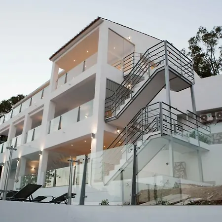 Luxury With Heated Pool For 12 To 14 People