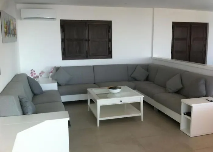 Villa Luxury With Heated Pool For 12 To 14 People *