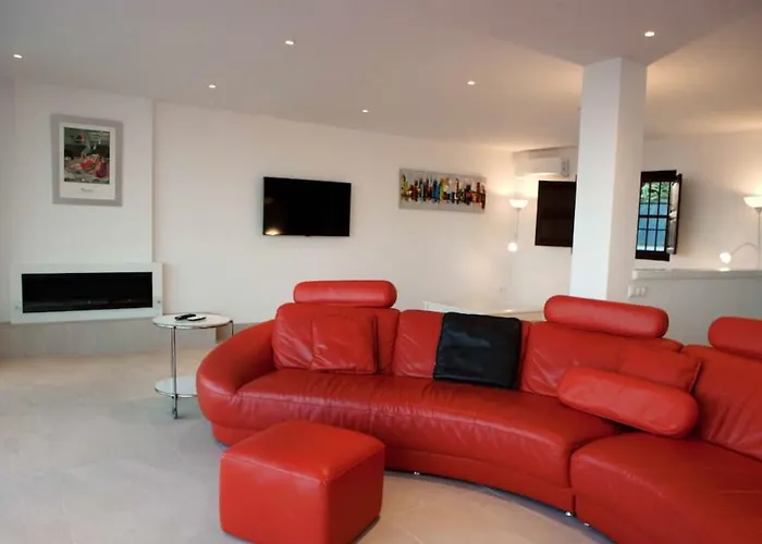 Luxury With Heated Pool For 12 To 14 People *