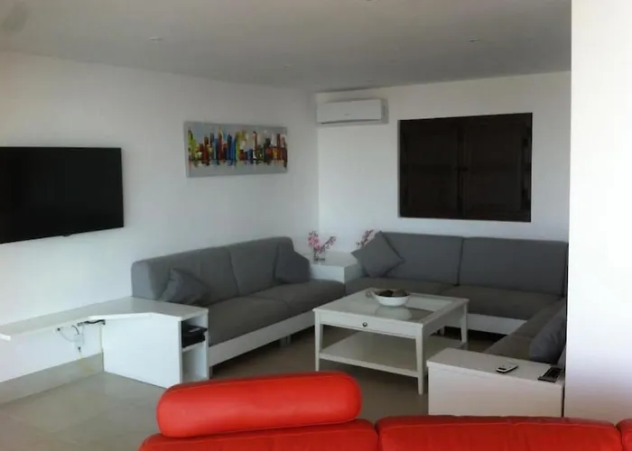 فيلة Luxury With Heated Pool For 12 To 14 People فوينخيرولا