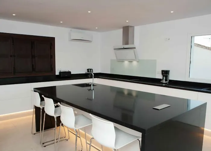 Luxury With Heated Pool For 12 To 14 People فيلة فوينخيرولا