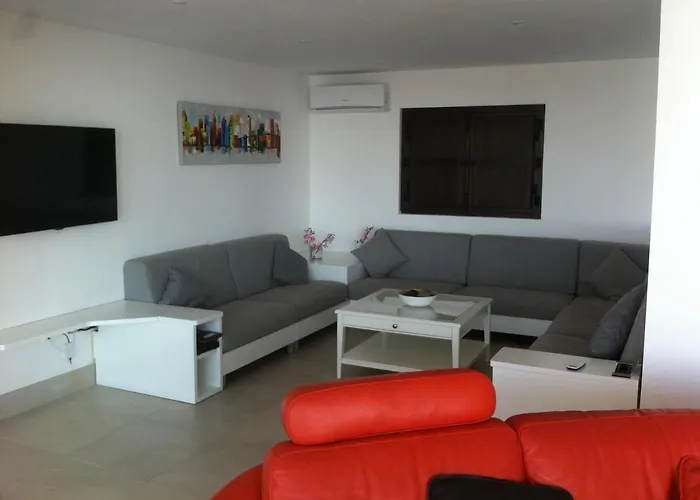 Luxury With Heated Pool For 12 To 14 People فيلة