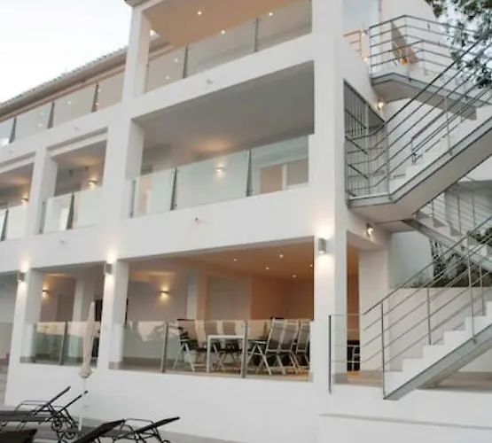 Luxury With Heated Pool For 12 To 14 People *