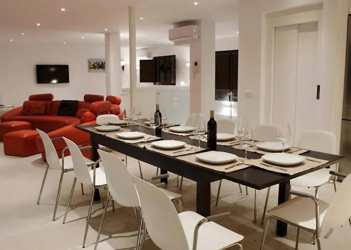 فيلة Luxury With Heated Pool For 12 To 14 People فوينخيرولا