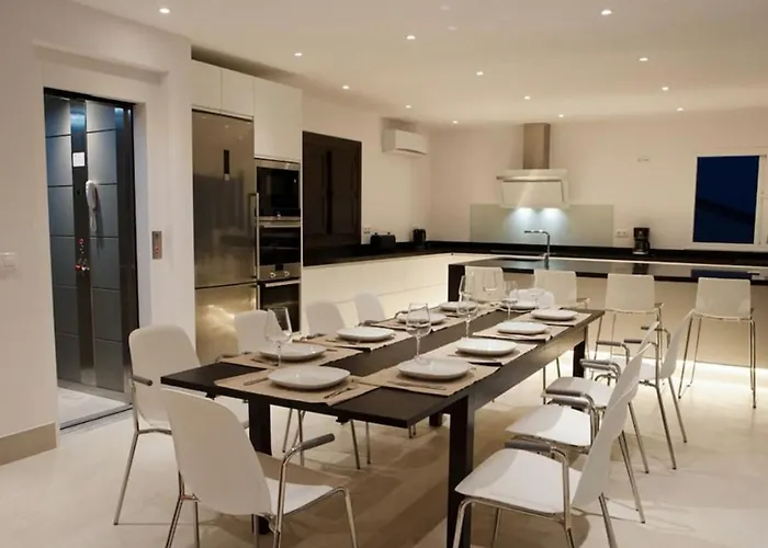 Villa Luxury With Heated Pool For 12 To 14 People