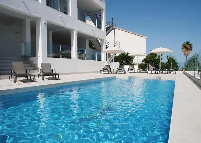 Luxury With Heated Pool For 12 To 14 People فيلة فوينخيرولا